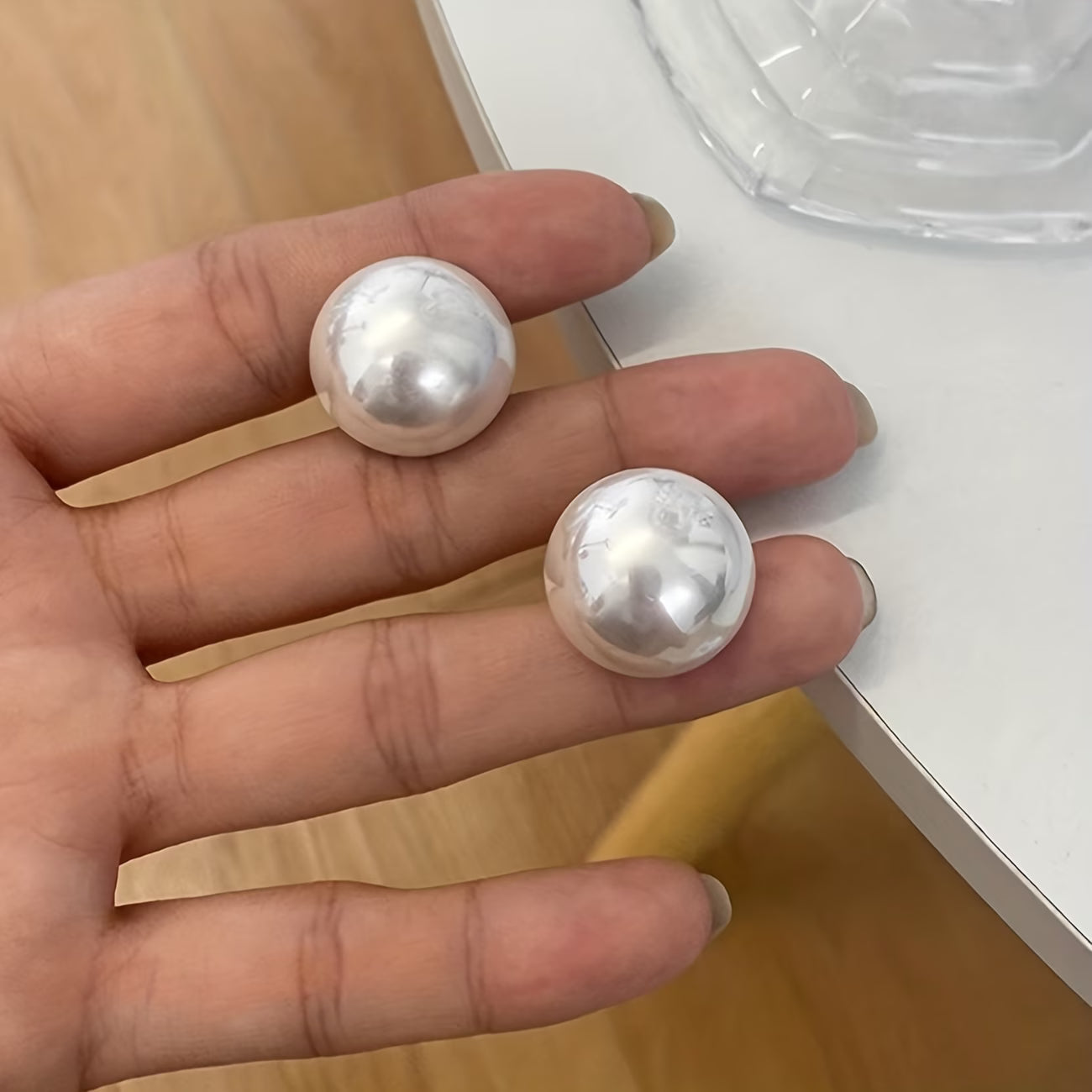 Den Statement Perle Stud Øredobber
