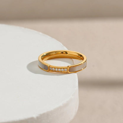 Gabrielle Diamant Simulant Gull Ring