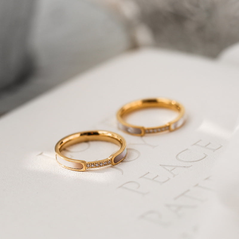 Gabrielle Diamant Simulant Gull Ring