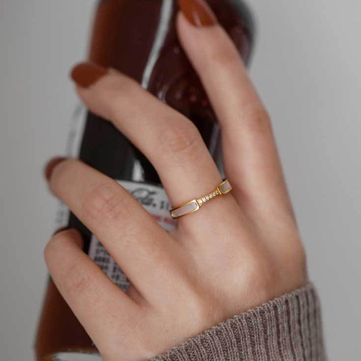 Gabrielle Diamant Simulant Gull Ring