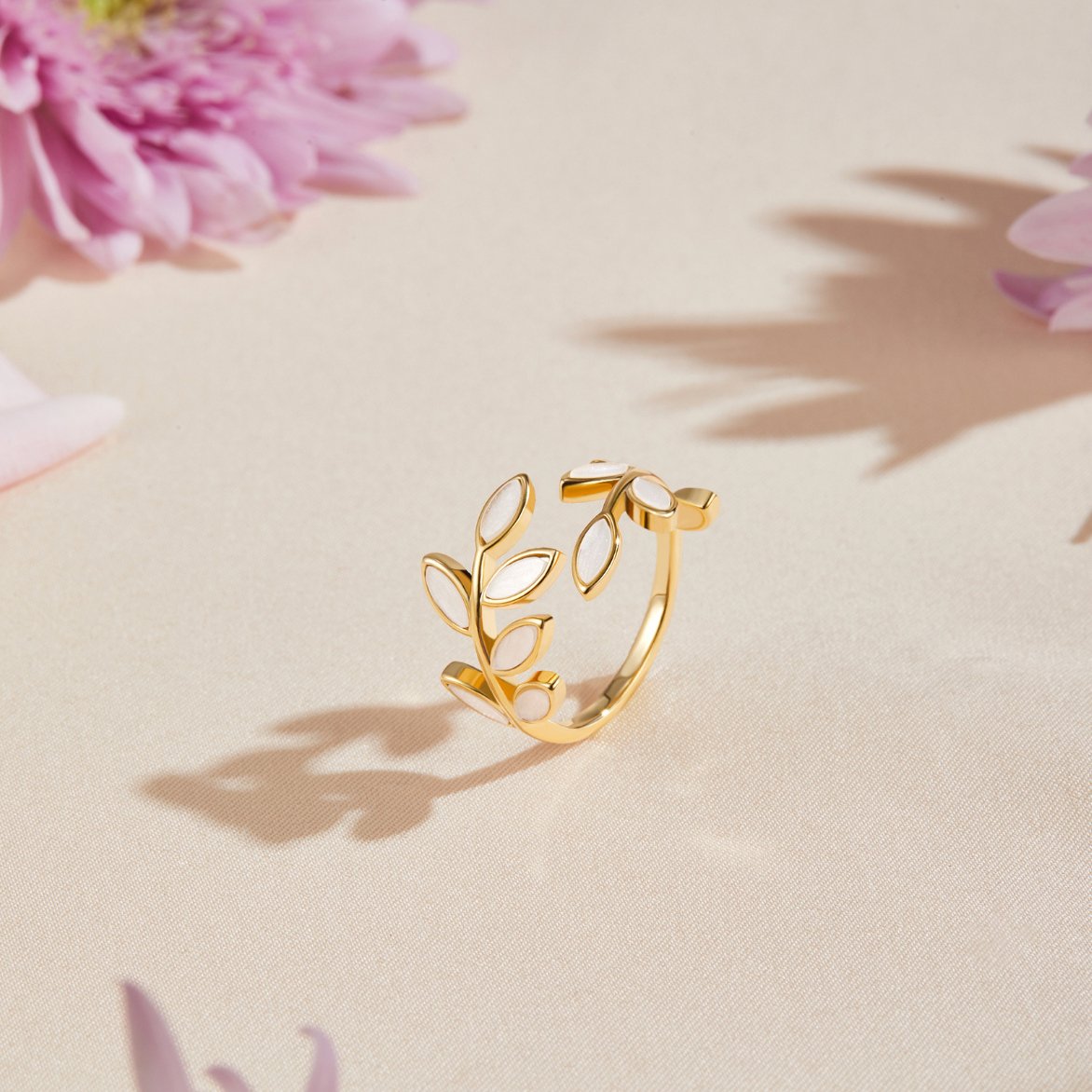 Gull Leaf Motif Ring